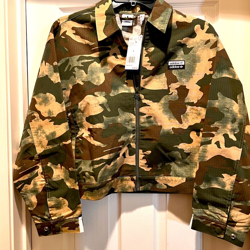 New with tags Adidas 2-piece three stripe set